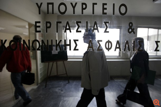 Έρχεται τριπλή "βόμβα" για 2,5 εκατομμύρια ασφαλισμένων