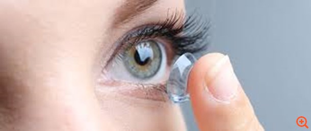 Δεν βγάζετε τους φακούς επαφής το βράδυ; Λάθος!