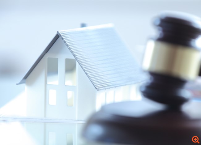 Πού οδηγούν τις τιμές των ακινήτων οι τραπεζικές εκποιήσεις