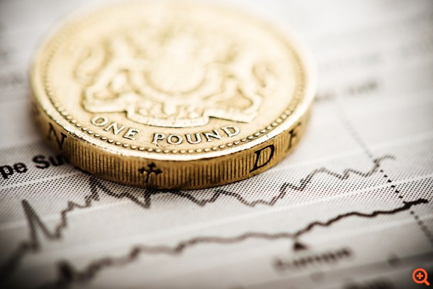 Πρώτη... από το τέλος και πάλι η λίρα