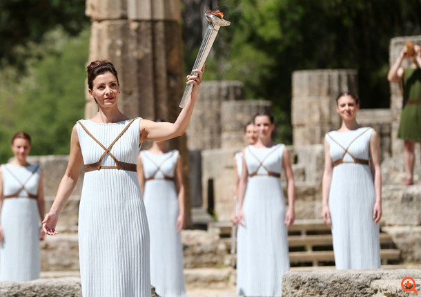 Σε εξέλιξη η τελετή αφής της Ολυμπιακής Φλόγας (live)