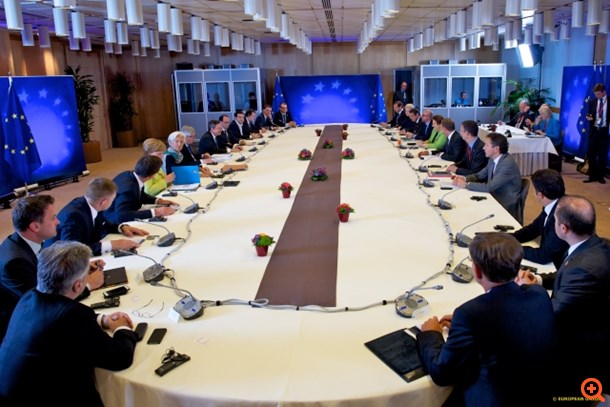 Merkel: Πρώτα από την ελληνική Βουλή κι έπειτα όλα τα άλλα