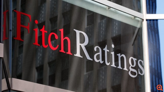 Fitch για Ελλάδα: Κίνδυνοι στα δημοσιονομικά - ο εκτροχιασμός που θα φέρει πίσω τα capital controls