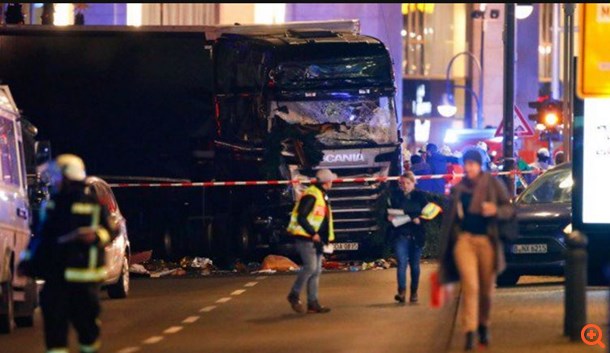 Παραμένει ασύλληπτος ο δράστης της επίθεσης στο Βερολίνο - Ελεύθερος ο Πακιστανός