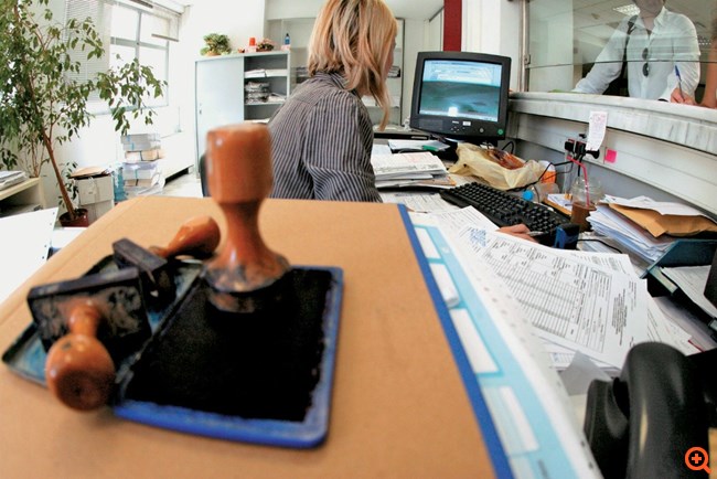 Φτιάχνουν νέο Δημόσιο για να έχουν να διορίζουν - εκτινάχθηκε το πλήθος συμβασιούχων