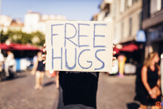 free hugs αγκαλιά 31/8