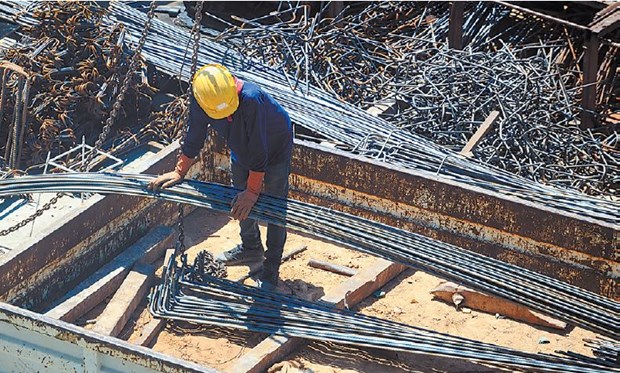 Μπαίνει "κόφτης" και στον κατώτατο μισθό του ιδιωτικού τομέα