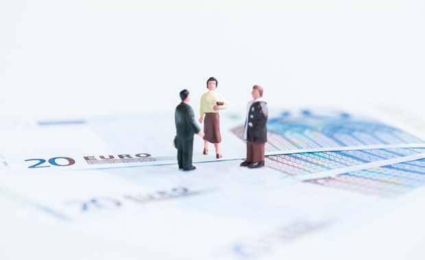 Υπόσχονται χιλιάδες θέσεις εργασίας και ψάχνουν δανεικά για να τις πληρώσουν