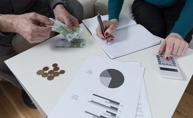 Στον πάγο συντάξεις 1,2 δισ. για να βγει ο λογαριασμός