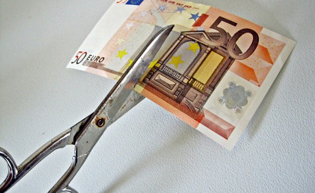 Tαυτόχρονο σοκ μειώσεων στις αποδοχές μισθωτών-συνταξιούχων