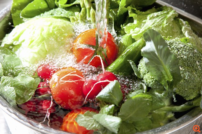 Είστε σίγουροι ότι πλένετε καλά τα λαχανικά σας;