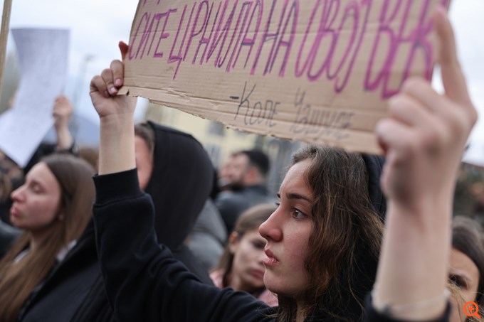Οργή στη Βόρεια Μακεδονία για τους 59 νεκρούς: Χιλιάδες στους δρόμους - Έσπασαν καφετέρια του ιδιοκτήτη του κλαμπ