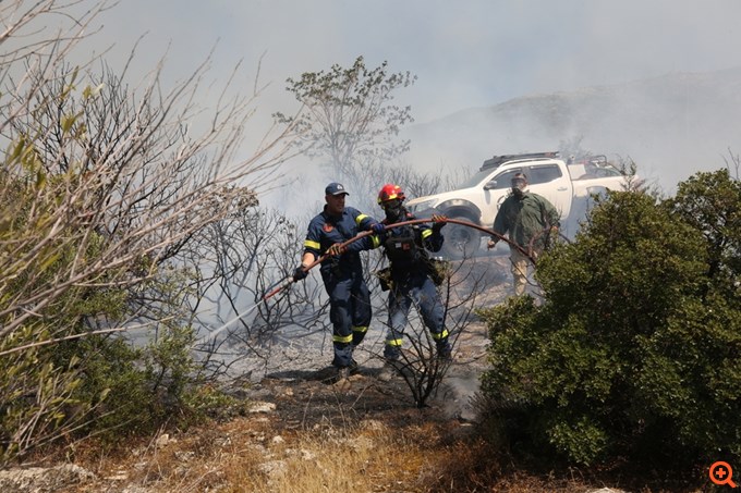 Υπό έλεγχο η φωτιά στους πρόποδες του Υμηττού
