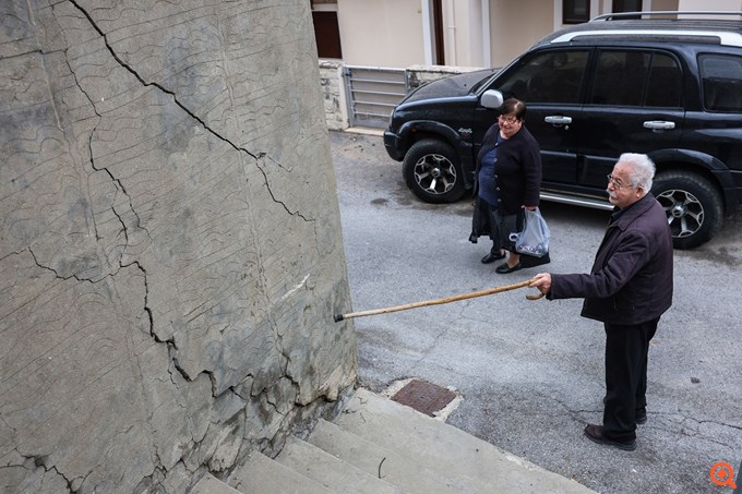 Ρηγματώσεις στις Βούτες Ηρακλείου: Εκκενώνονται 4 σπίτια - Ευθ. Λέκκας: Το μεσημέρι θα έχουμε πλήρη γνώση των φαινομένων