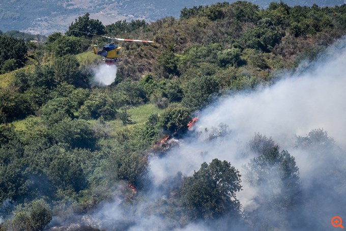 Φωτιά στο Μονολίθι Πρέβεζας: Ήχησε το 112  - Σηκώθηκαν πέντε εναέρια μέσα