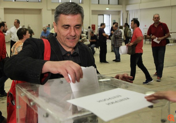 Πρωτιά Τσακαλώτου στην Κ.Ε, "σάρωσε" ο Φίλης