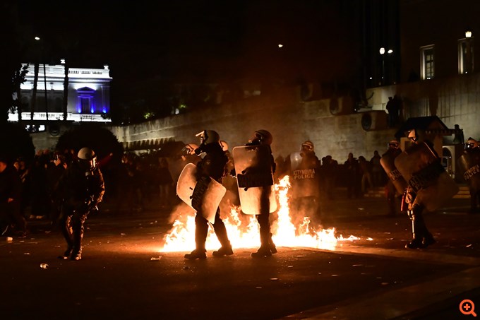 Σύνταγμα επεισόδια Τέμπη