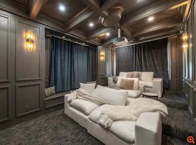 Πωλείται η έπαυλη που έζησε η Λίζα Μαρί Πρίσλεϊ στο Λος Άντζελες έναντι $4,6 εκατ.