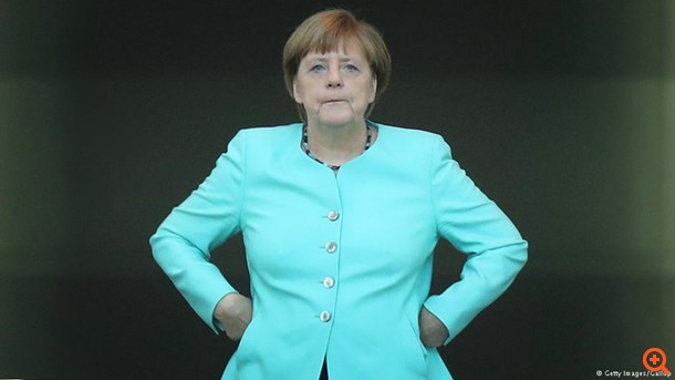 DW: Πού οφείλεται η "βουτιά" στη δημοτικότητα της A. Merkel;