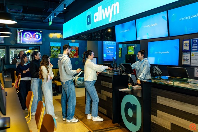 Η εποχή της Allwyn ξεκινά για το δίκτυο των καταστημάτων του ΟΠΑΠ – Το rebranding φέρνει νέες και αναβαθμισμένες εμπειρίες για τους πελάτες