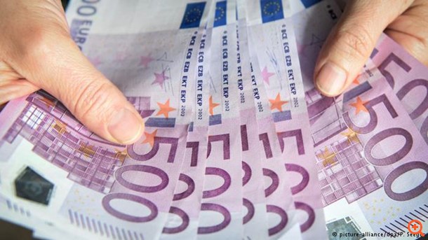 FAZ: Πλαφόν 5000 ευρώ στα μετρητά στη Γερμανία;