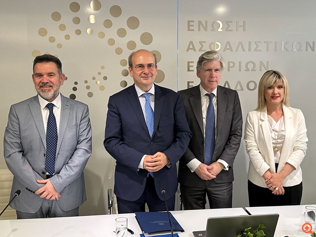 Χατζηδάκης: "Δικαίωμα στη Λήθη", μια αυτονόητη κίνηση ανθρωπιάς για τους επιζώντες από καρκίνο 2 Κ. Χατζηδάκης: "Δικαίωμα στη Λήθη", μια κίνηση ανθρωπιάς για τους επιζώντες από καρκίνο