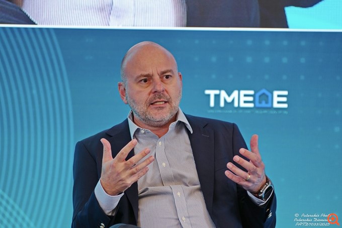 Γιώργος Στασινός: Μειώνεται η δόμηση σε Μύκονο και Σαντορίνη