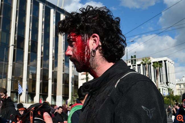 Σοβαρά επεισόδια στο πανεκπαιδευτικό συλλαλητήριο: Τραυματίστηκαν 9 φοιτητές και 7 αστυνομικοί