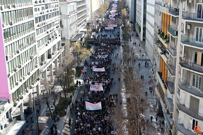 Μεγάλη συμμετοχή στο πανεκπαιδευτικό συλλαλητήριο - Επεισόδια μεταξύ φοιτητών πριν ξεκινήσει