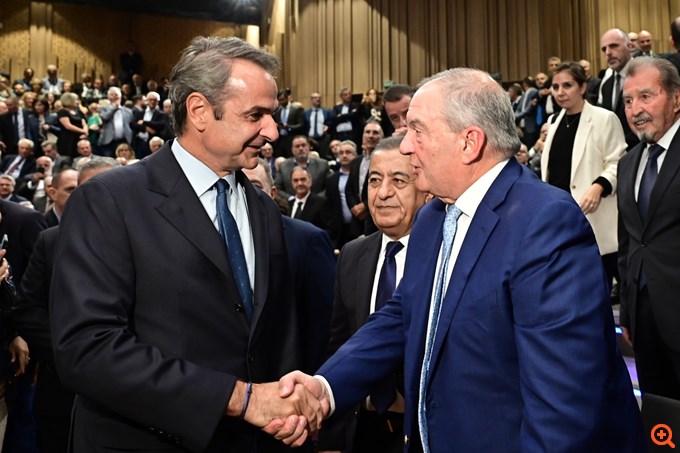 Απών o Αντ. Σαμαράς από την παρουσίαση του βιβλίου Ευρ. Στυλιανίδη - Χειραψία Κ. Μητσοτάκη-Κ. Καραμανλή
