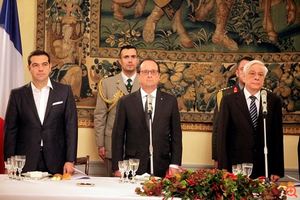 Francois Hollande: Απαραίτητες νέες παραχωρήσεις στο θέμα του χρέους