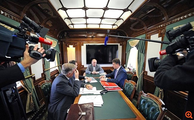 Νέες εικόνες από το υπερπολυτελές και θωρακισμένο τρένο του Πούτιν