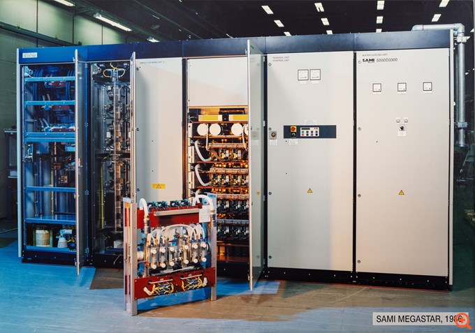 ABB: 50 χρόνια ρυθμιστών στροφών χαμηλής τάσης – Η τεχνολογία που μετασχηματίζει τη βιομηχανία