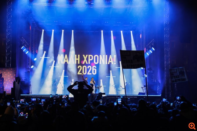 Με μουσική, drone show και... αθόρυβα πυροτεχνήματα η Αθήνα υποδέχθηκε το 2026