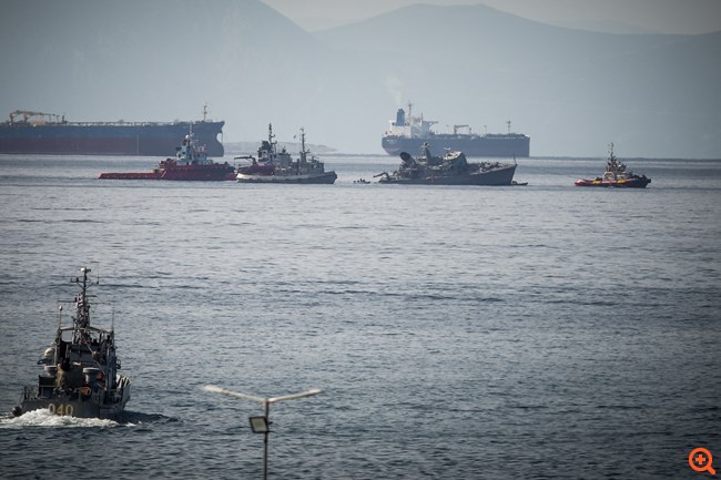 Σύγκρουση Πολεμικού πλοίου με εμπορικό έξω από το λιμάνι του Πειραιά