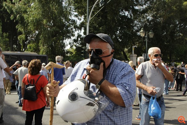 Δακρυγόνα για τους συνταξιούχους- Ανέλαβε την ευθύνη ο Τόσκας