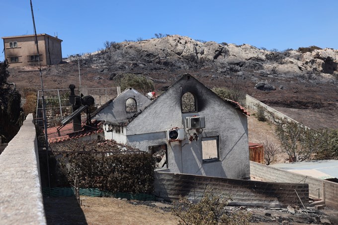 Καμένα Κερατέα 8/25
