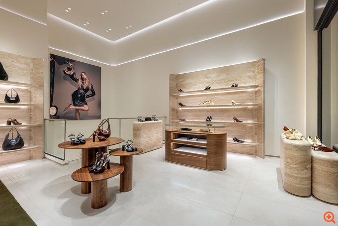 Ο οίκος Jimmy Choo ανοίγει την πρώτη του μπουτίκ στην Αθήνα