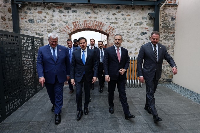 συναντηση Ρωσιας Ουκρανιας Κωνσταντινουπολη