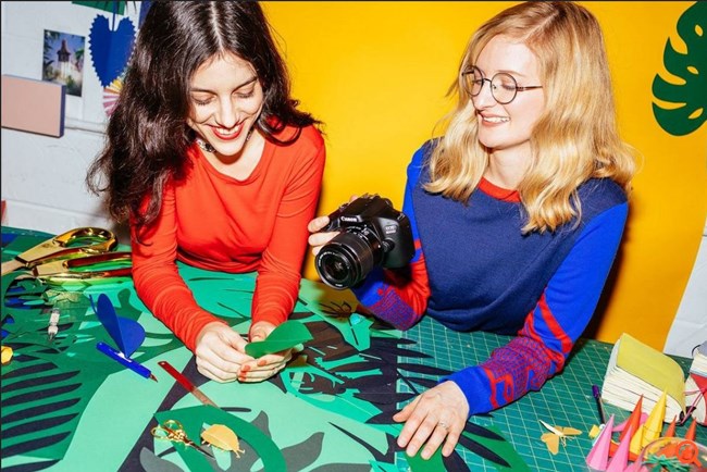 Το Public φέρνει σε αποκλειστικότητα τη φωτογραφική μηχανή DSLR Canon EOS 4000D