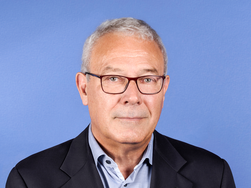 Μανόλης Καψής Front