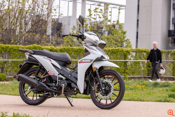UM FLASH 125 LZ