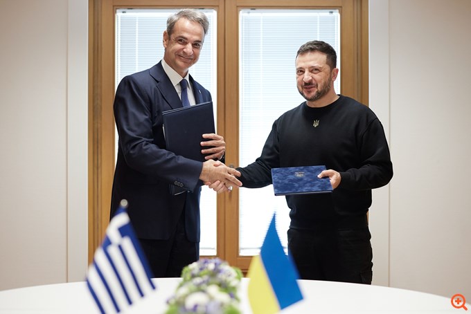 Συμφωνία για την πολύπλευρη στήριξη και ανοικοδόμηση της Ουκρανίας υπέγραψαν Κ. Μητσοτάκης - Β. Ζελένσκι