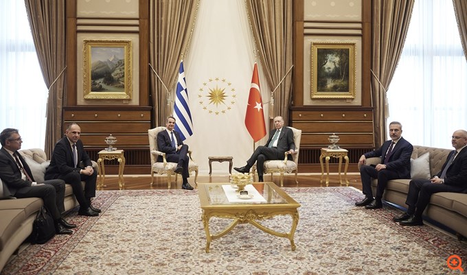 Σε εξέλιξη η συνάντηση Μητσοτάκη - Ερντογάν - Ο σύντομος διάλογος που είχαν οι δύο ηγέτες