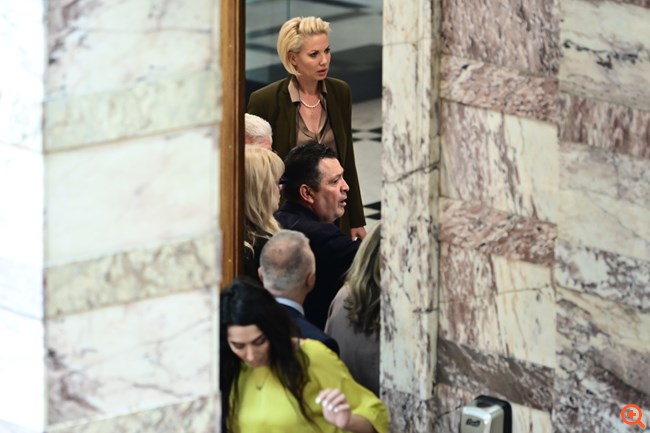 Πρωτοφανές επεισόδιο στη Βουλή: O Κ. Φλώρος γρονθοκόπησε τον Β .Γραμμένο (Ελλ. Λύση)