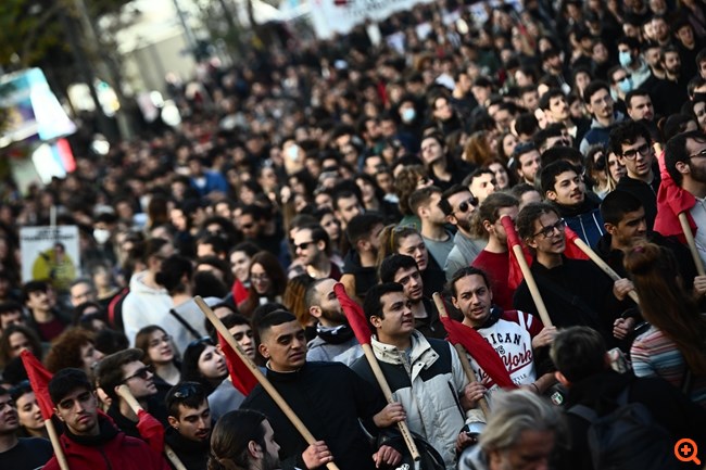 Μεγάλη συμμετοχή στο πανεκπαιδευτικό συλλαλητήριο - Επεισόδια μεταξύ φοιτητών πριν ξεκινήσει