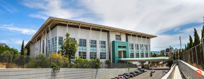 To Golden Hall "μεγαλώνει"