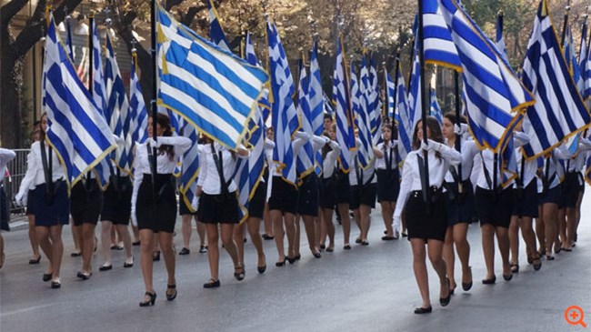 Με κλήρωση θα ορίζονται πλέον οι σημαιοφόροι στα δημοτικά σχολεία