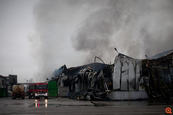 Μεγάλη πυρκαγιά σε εργοστάσιο της Βιολάντα στα Τρίκαλα - Τέσσερις εργαζόμενες νεκρές, μία αγνοούμενη και οκτώ τραυματίες