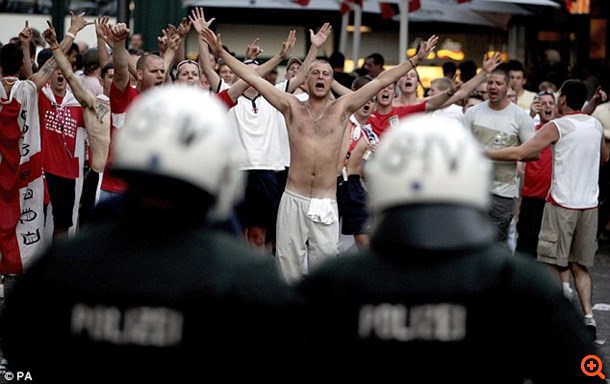 "Τσάμηδες" και χούλιγκαν στο Euro 2016